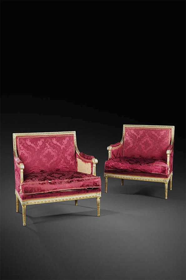 Mobilier de Jacob - suite de deux marquises, quatre fauteuils et quatre chaises en bois peint et doré à dossier plat.